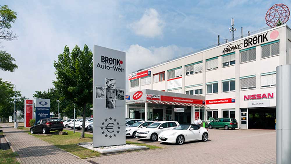 Zu sehen ist die Außenansicht von Autohaus Brenk in Knielingen